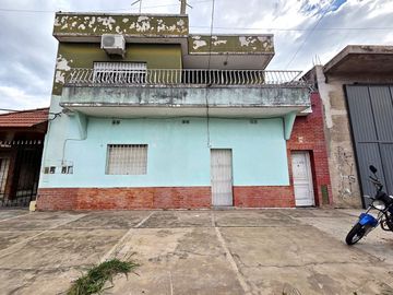 LOTE CON 5 DPTOS Y FONDO LIBRE.IDEAL INVERSOR