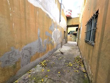 LOTE CON 5 DPTOS Y FONDO LIBRE.IDEAL INVERSOR