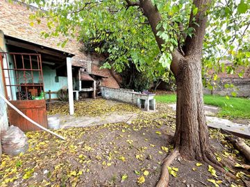 LOTE CON 5 DPTOS Y FONDO LIBRE.IDEAL INVERSOR