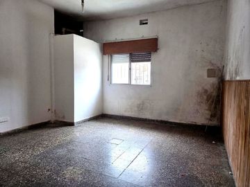 LOTE CON 5 DPTOS Y FONDO LIBRE.IDEAL INVERSOR