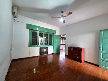 LOTE CON 5 DPTOS Y FONDO LIBRE.IDEAL INVERSOR