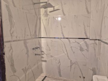 VENTA PISO DE CATEGORIA 4 AMB C/COCHERA LANUSITA
