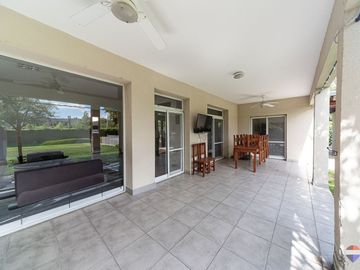 Venta casa 6 ambientes barrio Privado La Celina