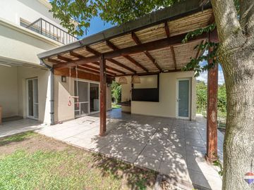 Venta casa 6 ambientes barrio Privado La Celina