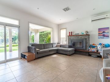 Venta casa 6 ambientes barrio Privado La Celina