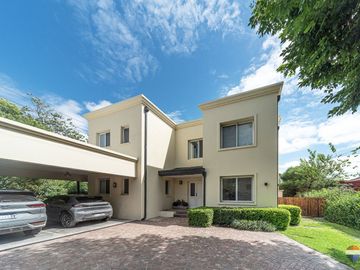 Venta casa 6 ambientes barrio Privado La Celina