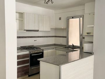 VENTA DEPARTAMENTO 3 AMBIENTES CON COCHERA ITUZAIN