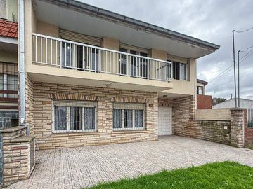VENTA CASA 4 AMBIENTES CONSTITUCIÓN QUINCHO PARQUE