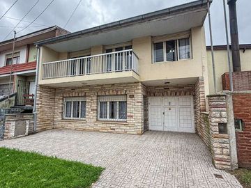 VENTA CASA 4 AMBIENTES CONSTITUCIÓN QUINCHO PARQUE
