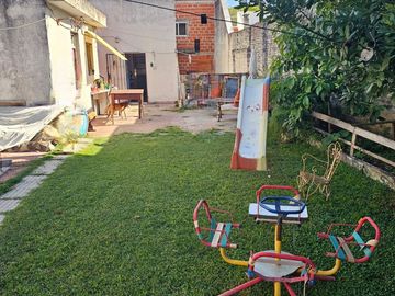 VENTA CASA LOTE PROPIO A RECICLAR VILLA LUGANO