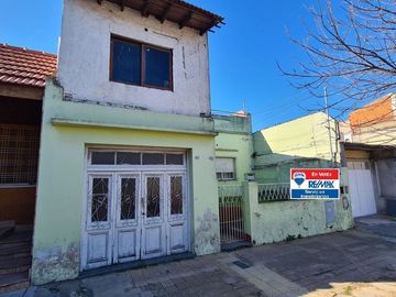 VENTA CASA LOTE PROPIO A RECICLAR VILLA LUGANO