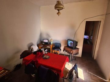 VENTA CASA LOTE PROPIO A RECICLAR VILLA LUGANO