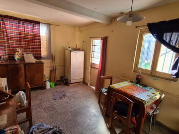 VENTA CASA LOTE PROPIO A RECICLAR VILLA LUGANO