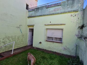 VENTA CASA LOTE PROPIO A RECICLAR VILLA LUGANO