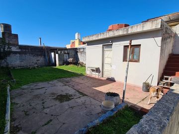 VENTA CASA LOTE PROPIO A RECICLAR VILLA LUGANO
