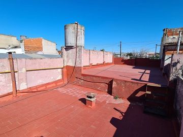 VENTA CASA LOTE PROPIO A RECICLAR VILLA LUGANO