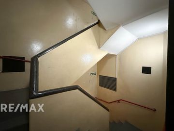 VENTA OFICINA CON 1 COCHERA EN MONSERRAT, CABA.