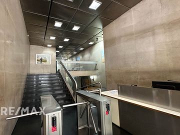 VENTA OFICINA CON 1 COCHERA EN MONSERRAT, CABA.