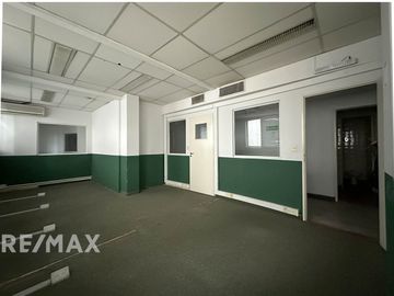VENTA OFICINA CON 1 COCHERA EN MONSERRAT, CABA.