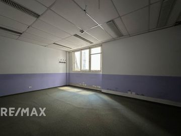 VENTA OFICINA CON 1 COCHERA EN MONSERRAT, CABA.