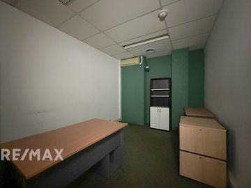 VENTA OFICINA CON 1 COCHERA EN MONSERRAT, CABA.