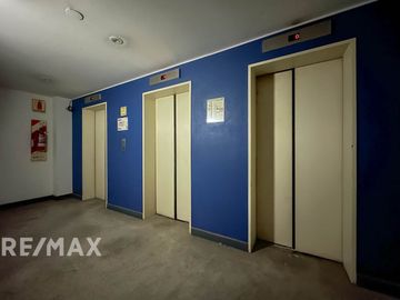 VENTA OFICINA CON 1 COCHERA EN MONSERRAT, CABA.