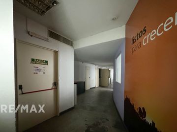 VENTA OFICINA CON 1 COCHERA EN MONSERRAT, CABA.