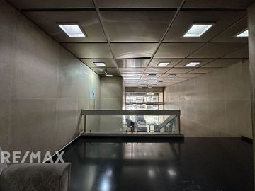 VENTA OFICINA CON 1 COCHERA EN MONSERRAT, CABA.