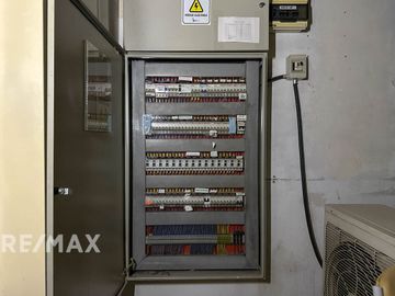 VENTA OFICINA CON 1 COCHERA EN MONSERRAT, CABA.