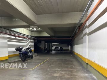 VENTA OFICINA CON 1 COCHERA EN MONSERRAT, CABA.