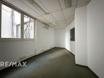 VENTA OFICINA CON 1 COCHERA EN MONSERRAT, CABA.