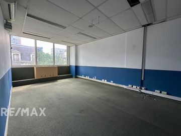 VENTA OFICINA CON 1 COCHERA EN MONSERRAT, CABA.