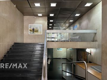 VENTA OFICINA CON 1 COCHERA EN MONSERRAT, CABA.