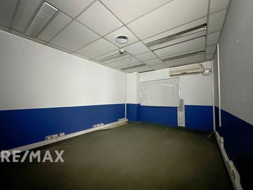 VENTA OFICINA CON 1 COCHERA EN MONSERRAT, CABA.