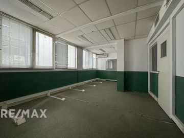 VENTA OFICINA CON 1 COCHERA EN MONSERRAT, CABA.