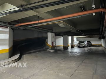 VENTA OFICINA CON 1 COCHERA EN MONSERRAT, CABA.