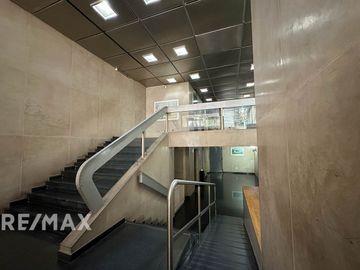 VENTA OFICINA CON 1 COCHERA EN MONSERRAT, CABA.