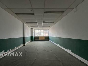 VENTA OFICINA CON 1 COCHERA EN MONSERRAT, CABA.