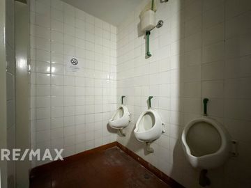 VENTA OFICINA CON 1 COCHERA EN MONSERRAT, CABA.
