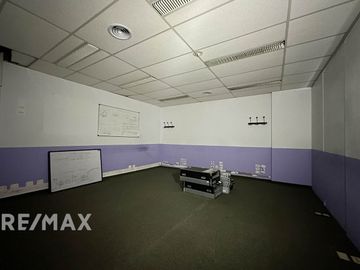 VENTA OFICINA CON 1 COCHERA EN MONSERRAT, CABA.