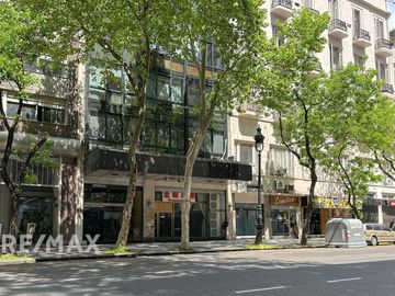 VENTA OFICINA CON 1 COCHERA EN MONSERRAT, CABA.