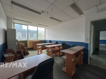VENTA OFICINA CON 1 COCHERA EN MONSERRAT, CABA.