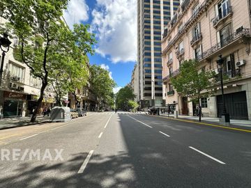 VENTA OFICINA CON 1 COCHERA EN MONSERRAT, CABA.