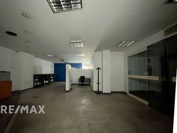 VENTA OFICINA CON 1 COCHERA EN MONSERRAT, CABA.