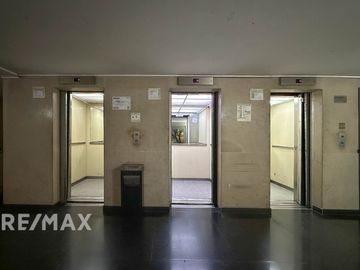 VENTA OFICINA CON 1 COCHERA EN MONSERRAT, CABA.
