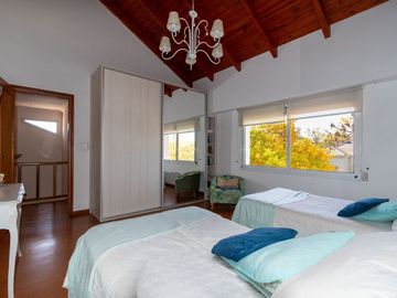 CASA EN VENTA 4 DORMITORIOS KENTUCKY - FUNES