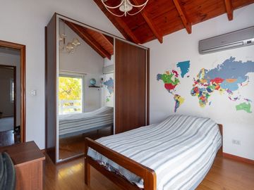 CASA EN VENTA 4 DORMITORIOS KENTUCKY - FUNES
