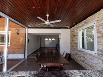 CASA EN VENTA 4 DORMITORIOS KENTUCKY - FUNES