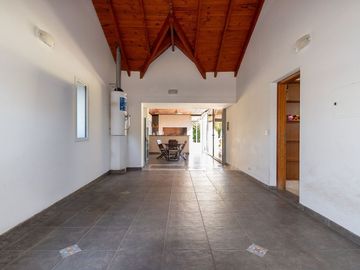 CASA EN VENTA 4 DORMITORIOS KENTUCKY - FUNES