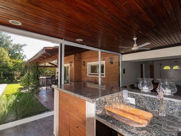 CASA EN VENTA 4 DORMITORIOS KENTUCKY - FUNES